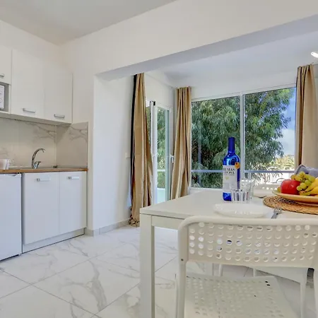 Parrot Paradise Studio, Wifi, Smart Tv, Pool Costa del Silencio
