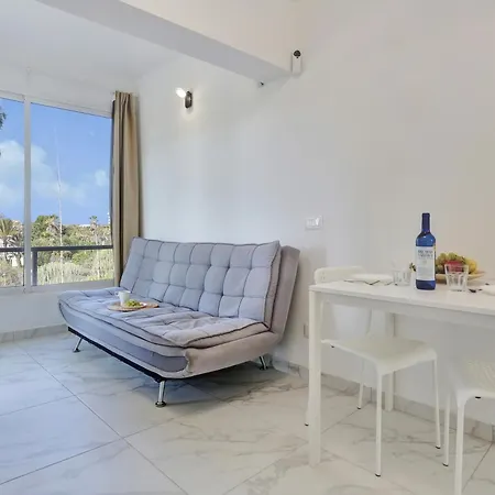 Parrot Paradise Studio, Wifi, Smart Tv, Pool Costa del Silencio