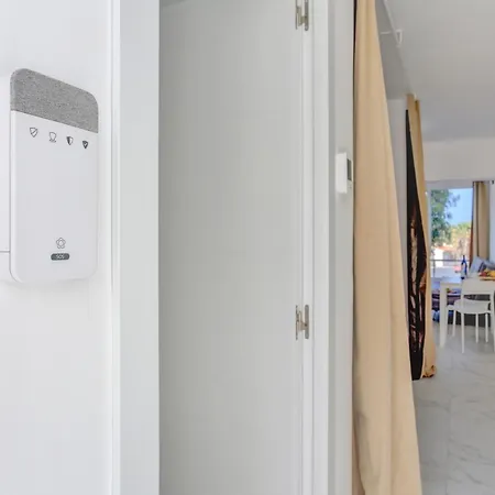 Parrot Paradise Studio, Wifi, Smart Tv, Pool Appartement