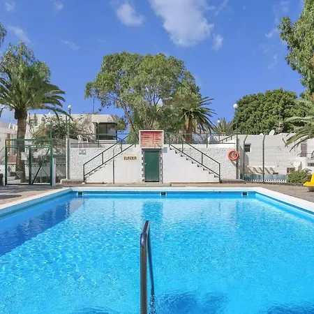 Parrot Paradise Studio, Wifi, Smart Tv, Pool Apartment